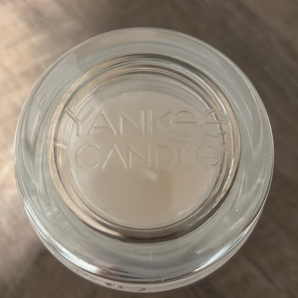 Yankee Candle Magical Bright Lights, 1 wick, frozen pear, jasmine, sandalwood + - Picture 3 of 5